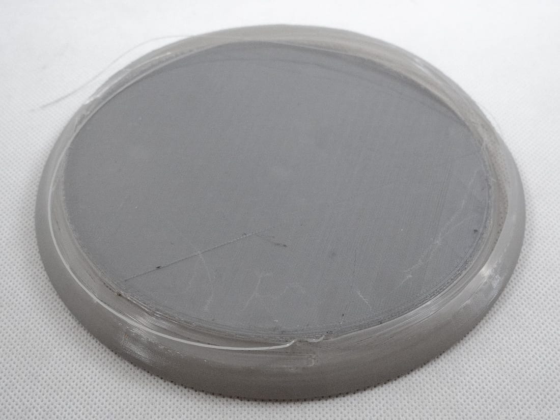 底に丸みを付ける、つまりフィレットにしたデザインで実際に失敗すると底が抜けがちです。無残…