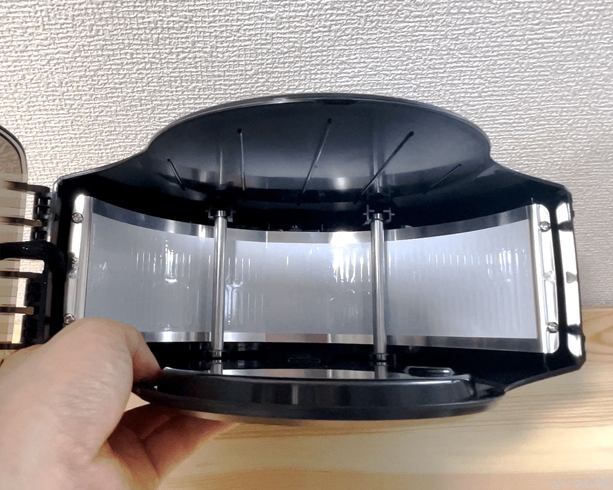 Fila Dryer S2の内部構造として、2本の棒ベアリングが備えていることです。